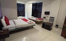 Hotel Nest Inn Sanand 3*